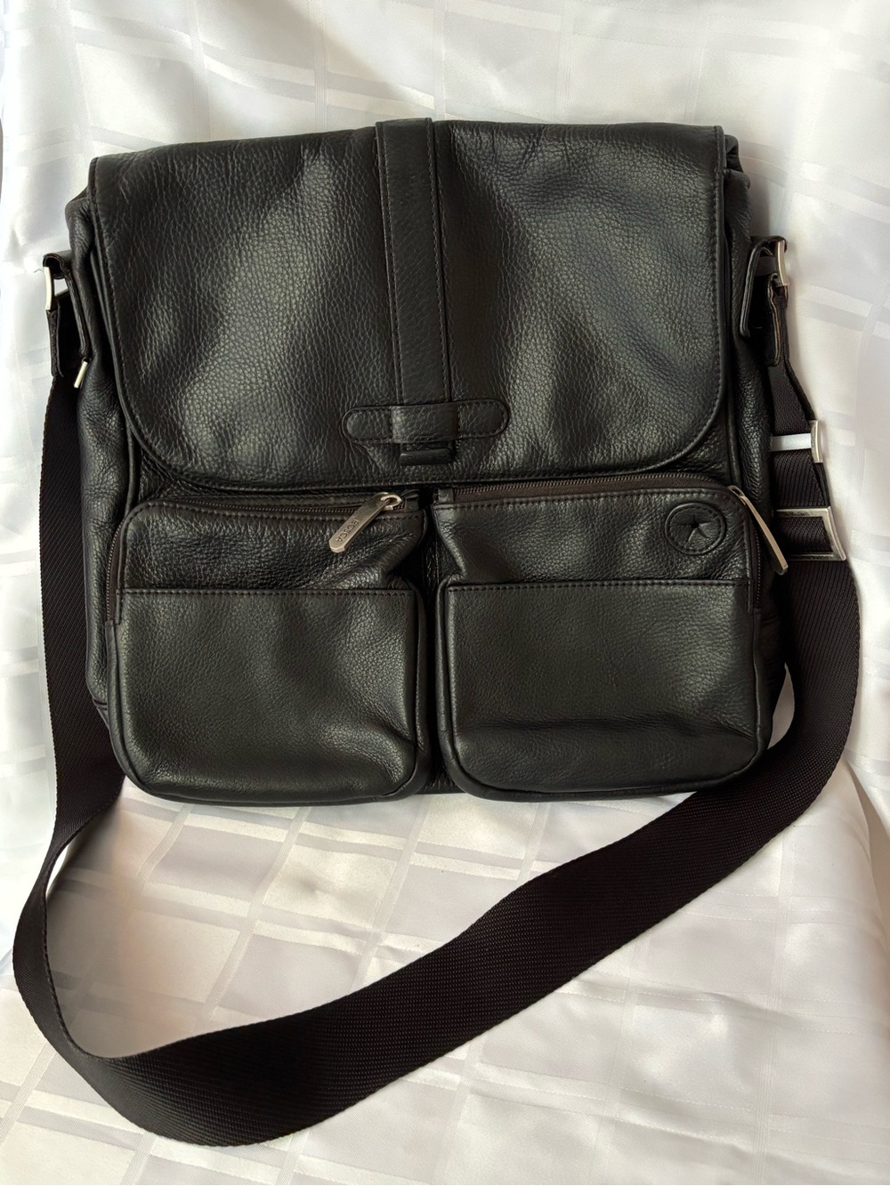 Bosca Black Leather Messenger Bag with Front Pockets